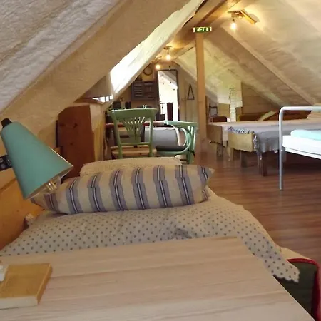 édeske Hostal *